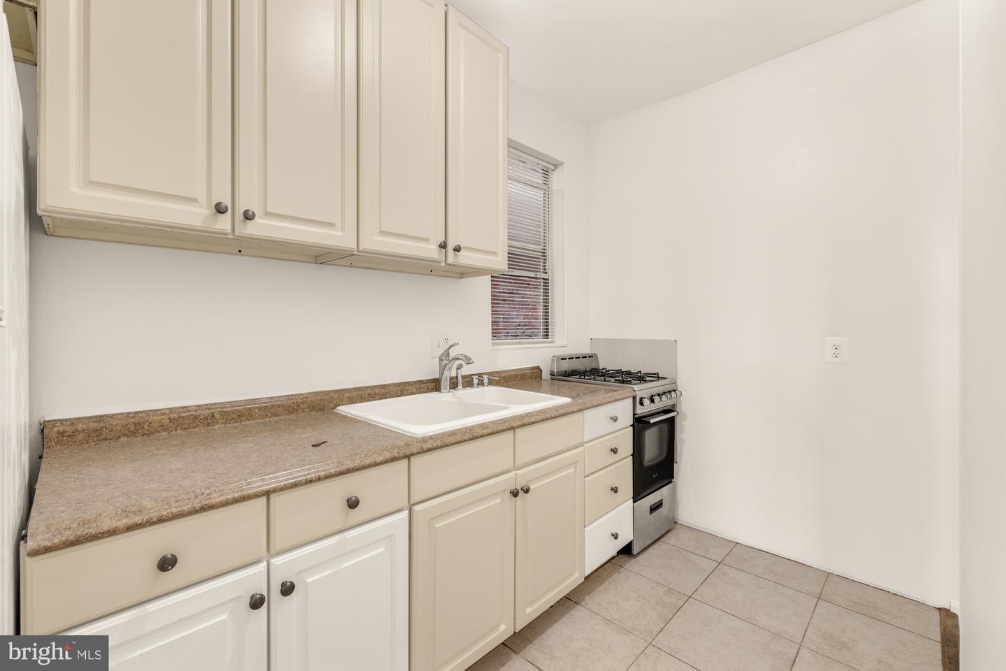 1102 K St Se Property Photo 4