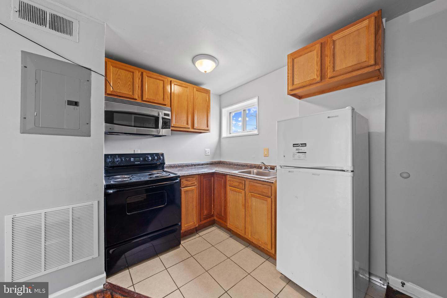 1221 47th Pl Ne Property Photo 14