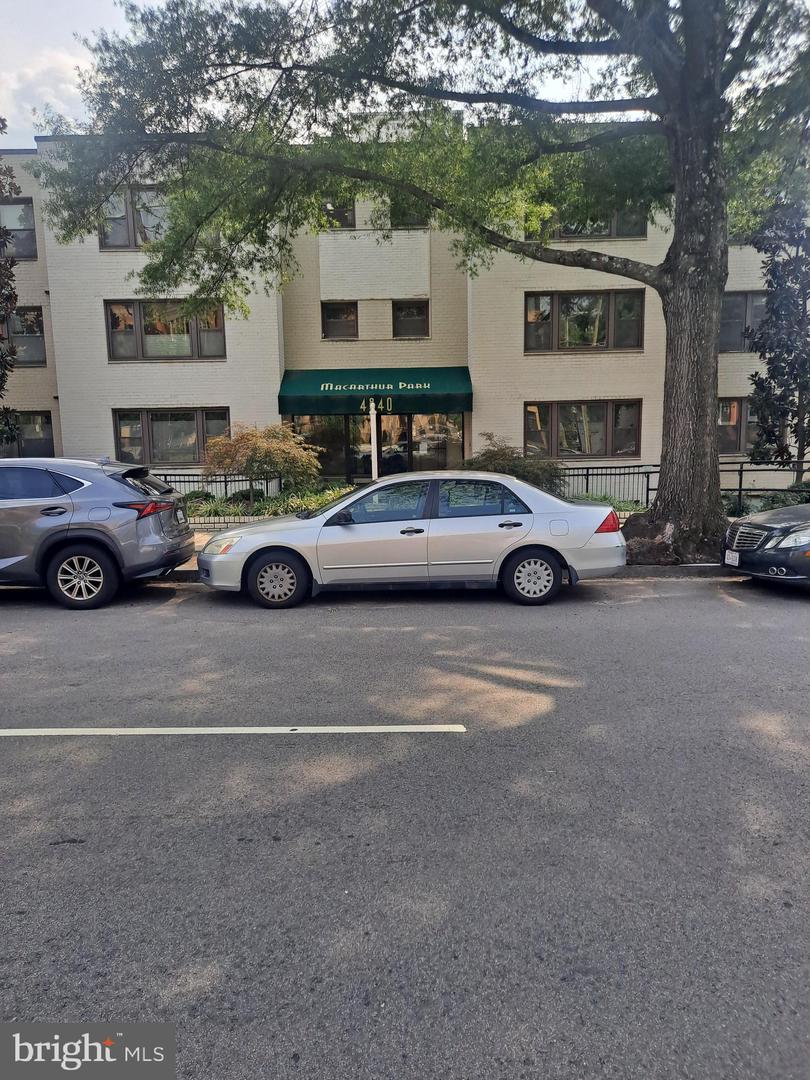 4840 Macarthur Blvd Nw #307 Property Photo 2