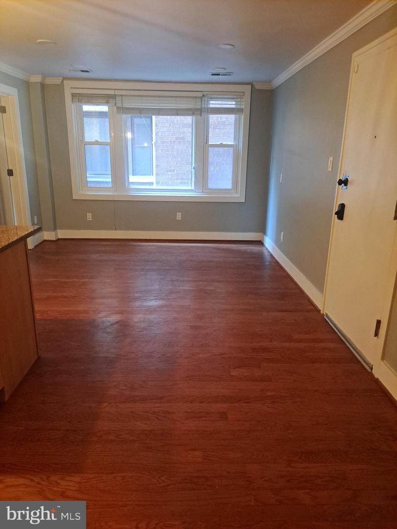 4840 Macarthur Blvd Nw #307 Property Photo 9
