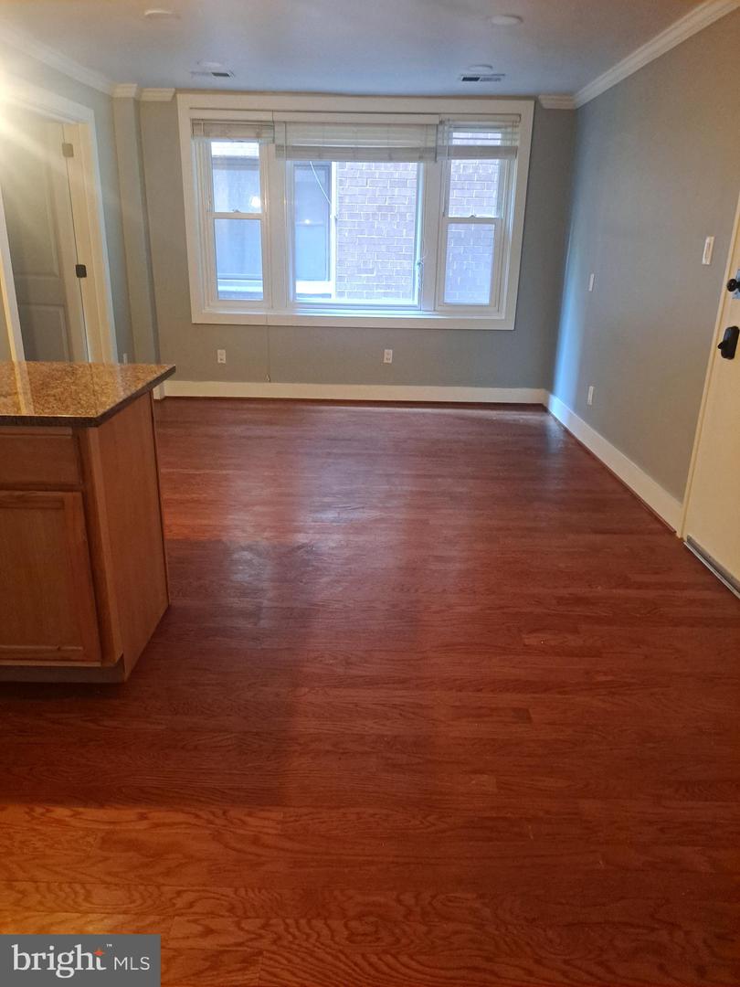 4840 Macarthur Blvd Nw #307 Property Photo 10