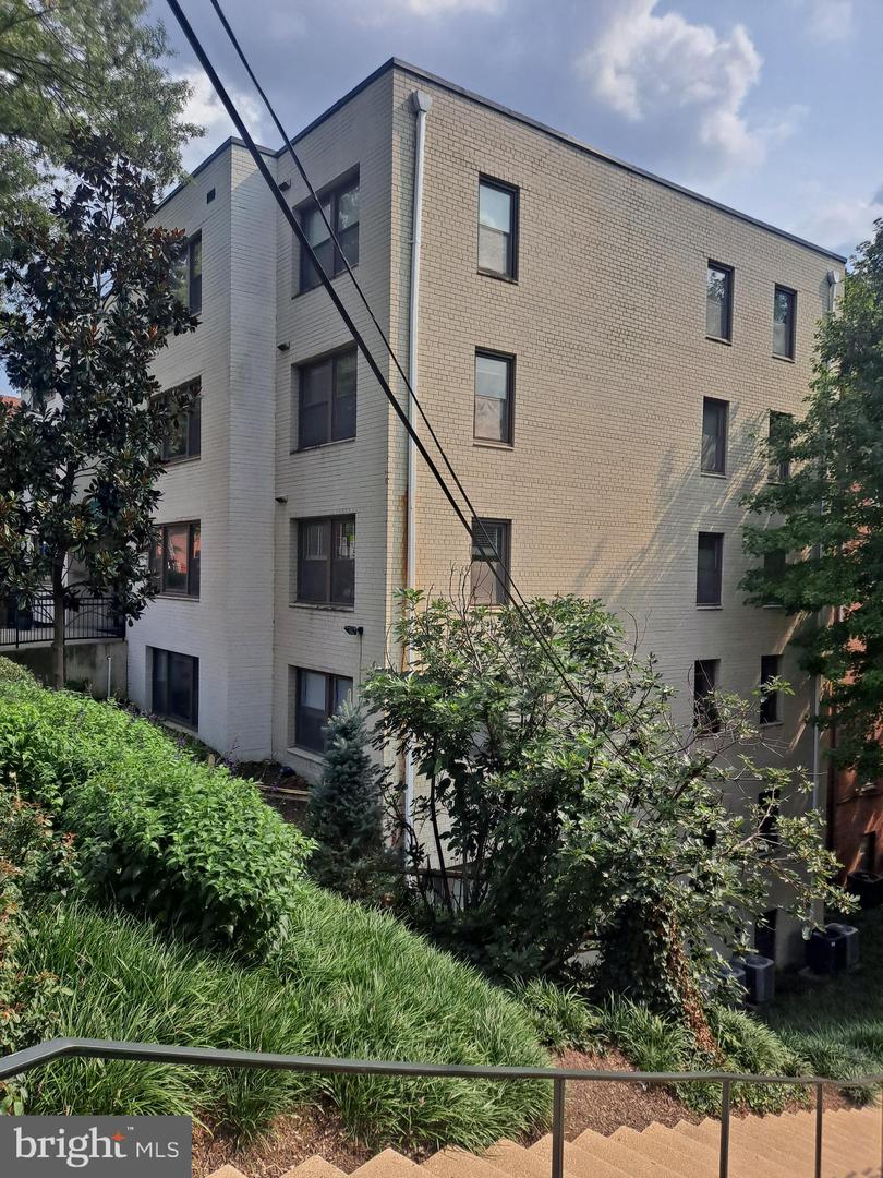 4840 Macarthur Blvd Nw #307 Property Photo 40