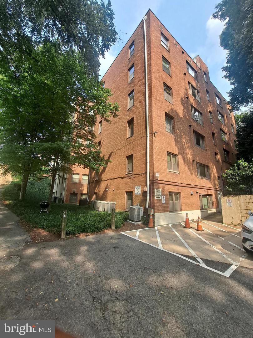 4840 Macarthur Blvd Nw #307 Property Photo 41