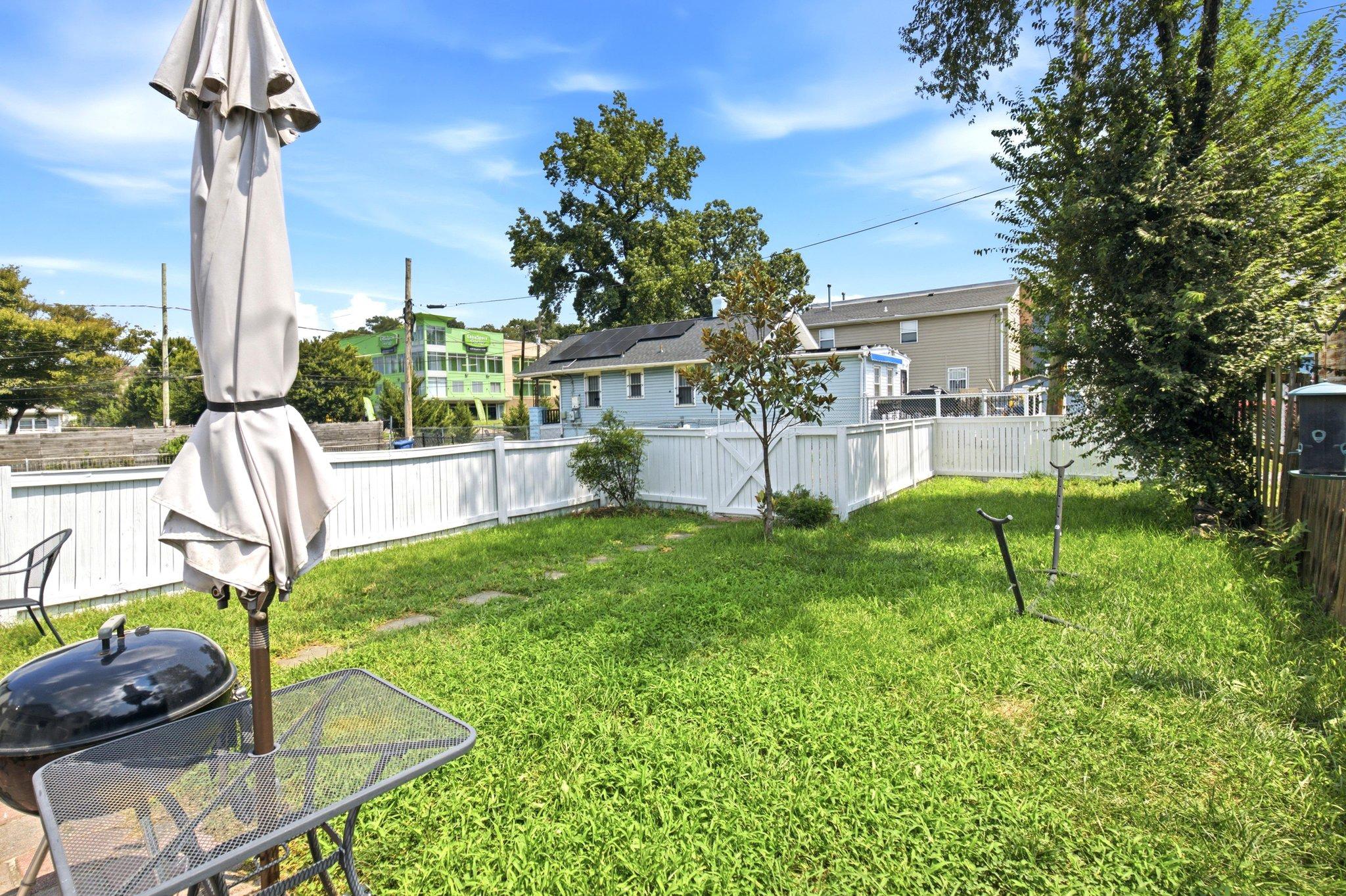 4933 Minnesota Ave Ne Property Photo 5