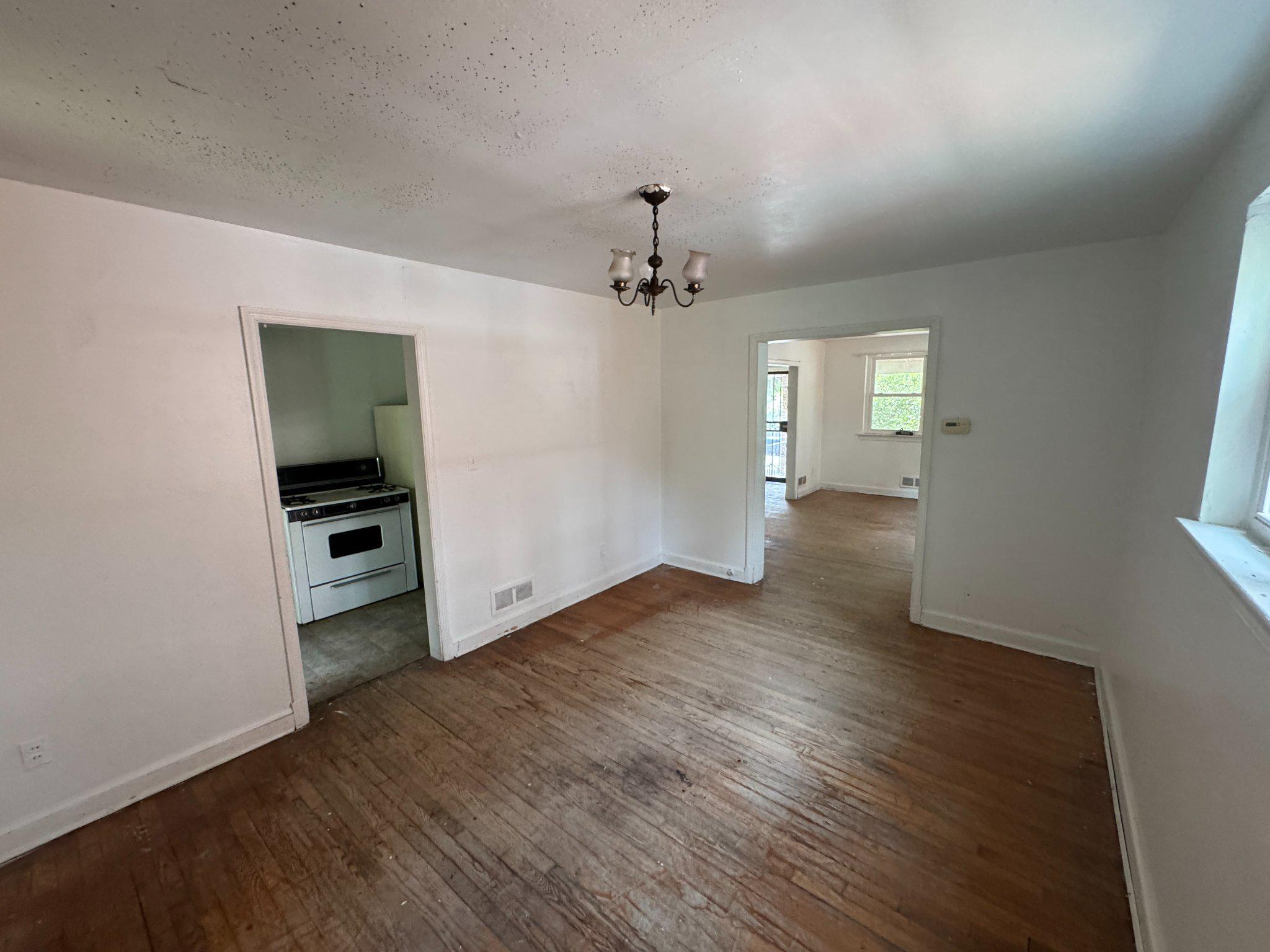 211 49th St Ne Property Photo 3