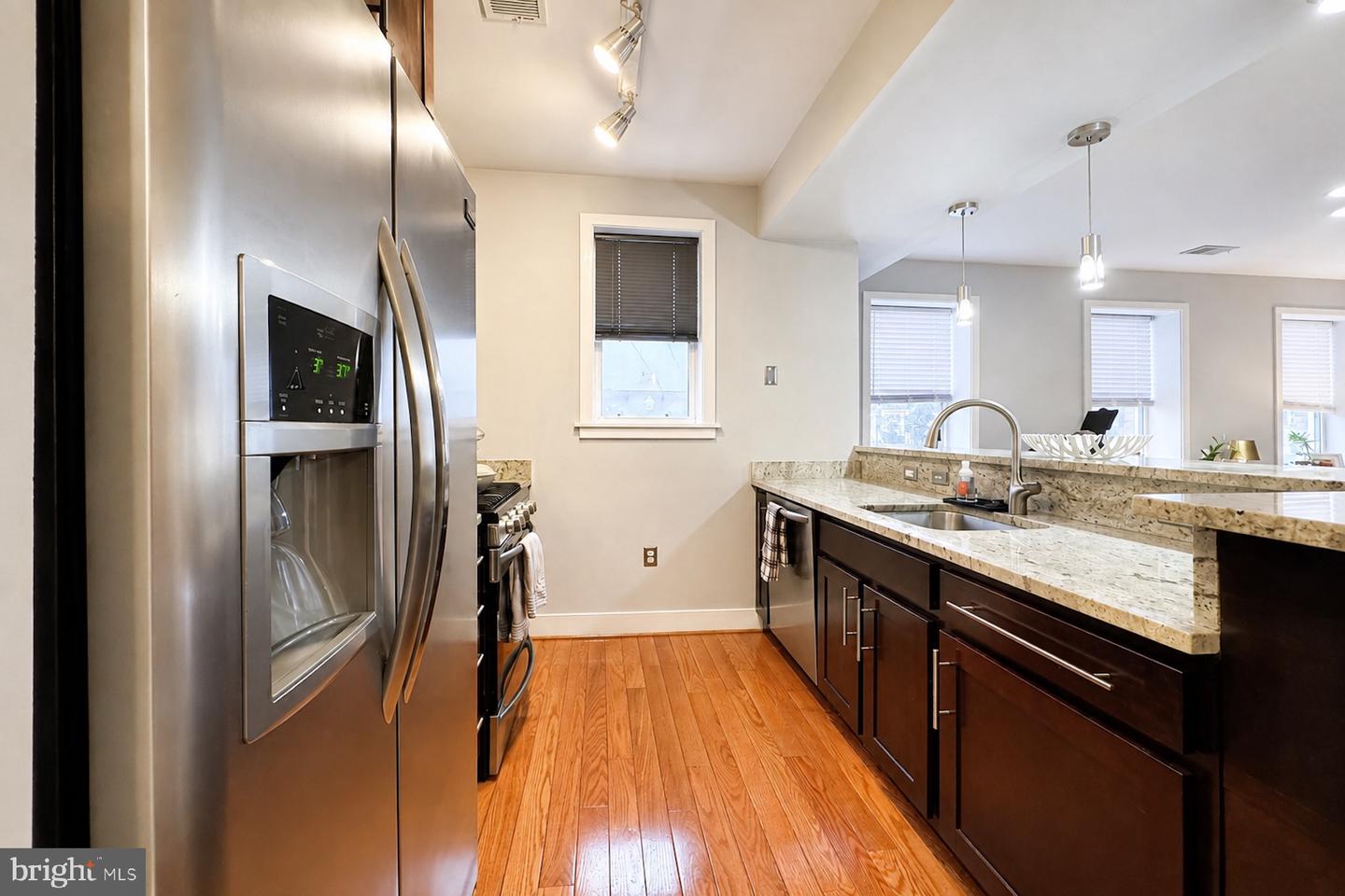 921 Butternut St Nw #201 Property Photo 4