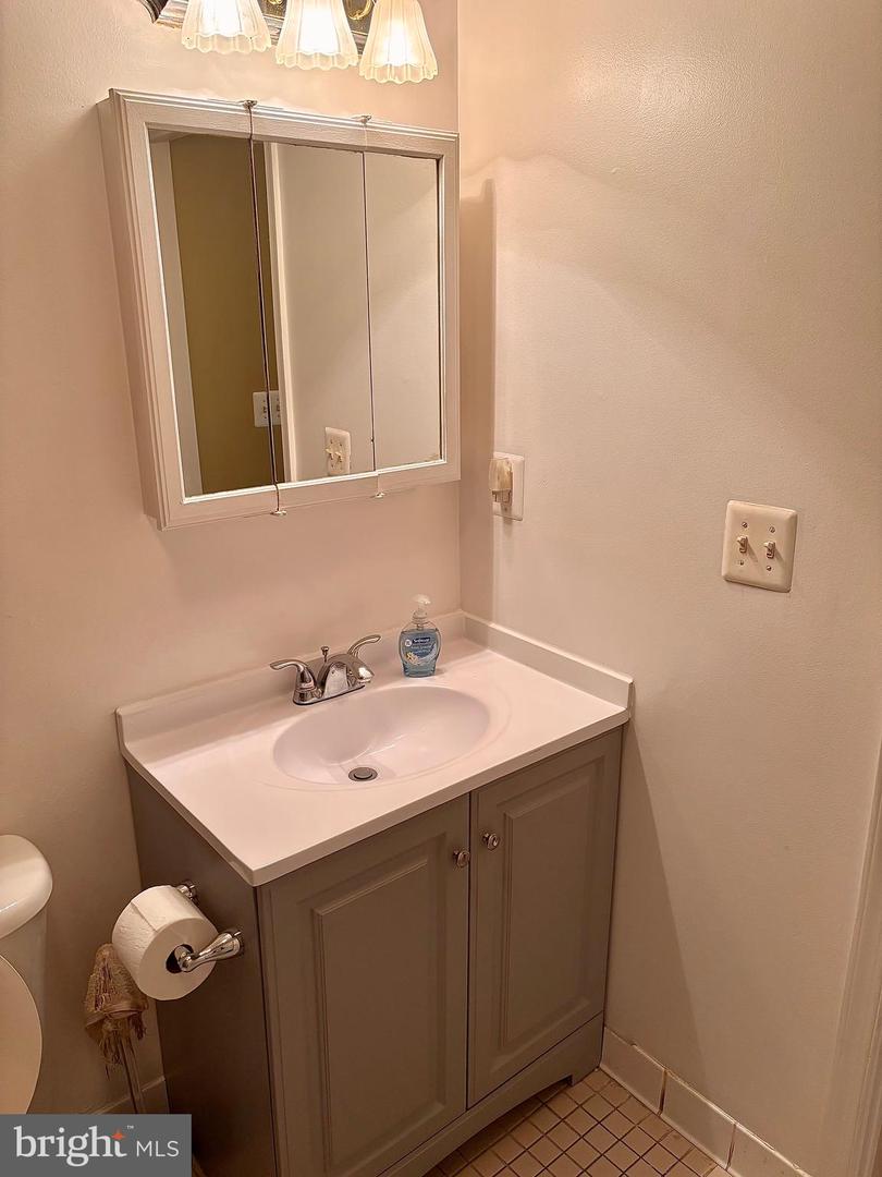 1240 Holbrook Ter Ne #101 Property Photo 14