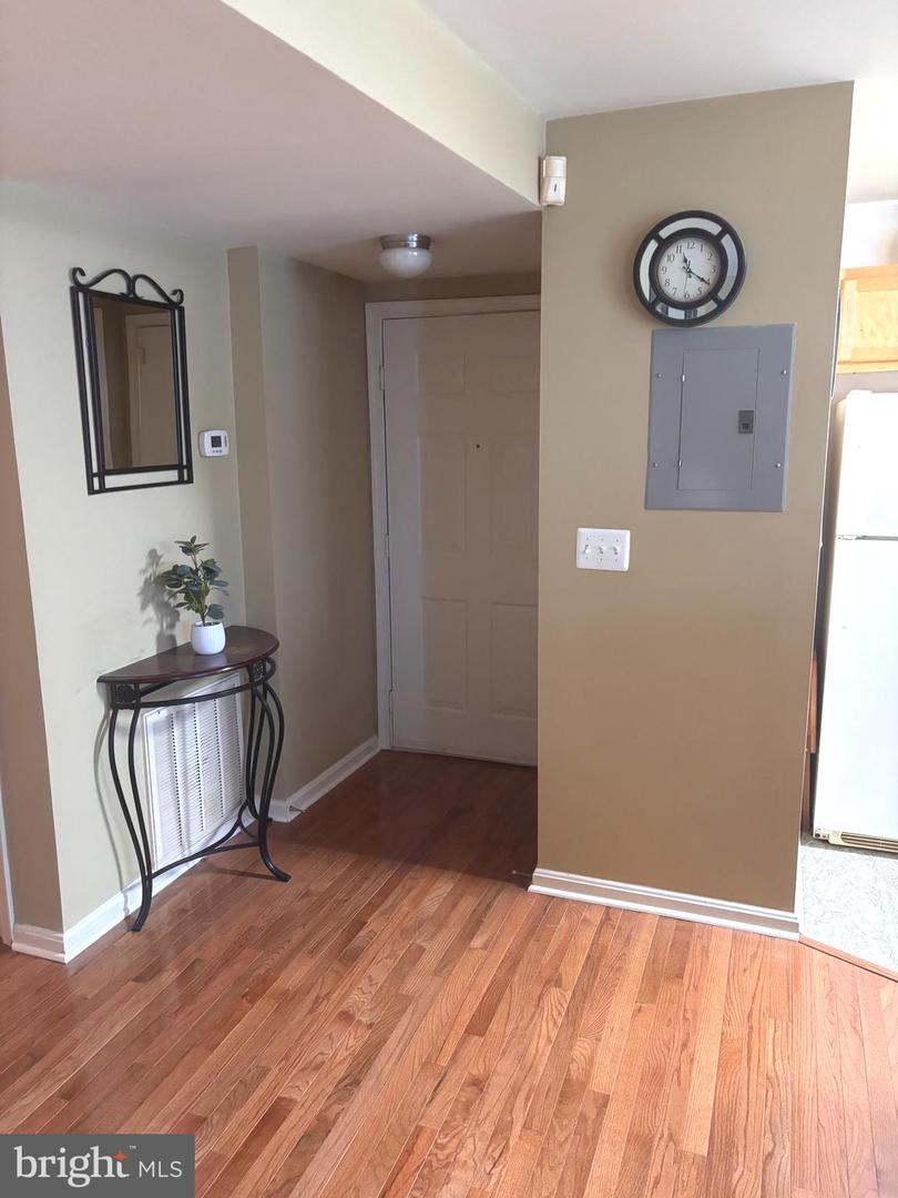1240 Holbrook Ter Ne #101 Property Photo 16