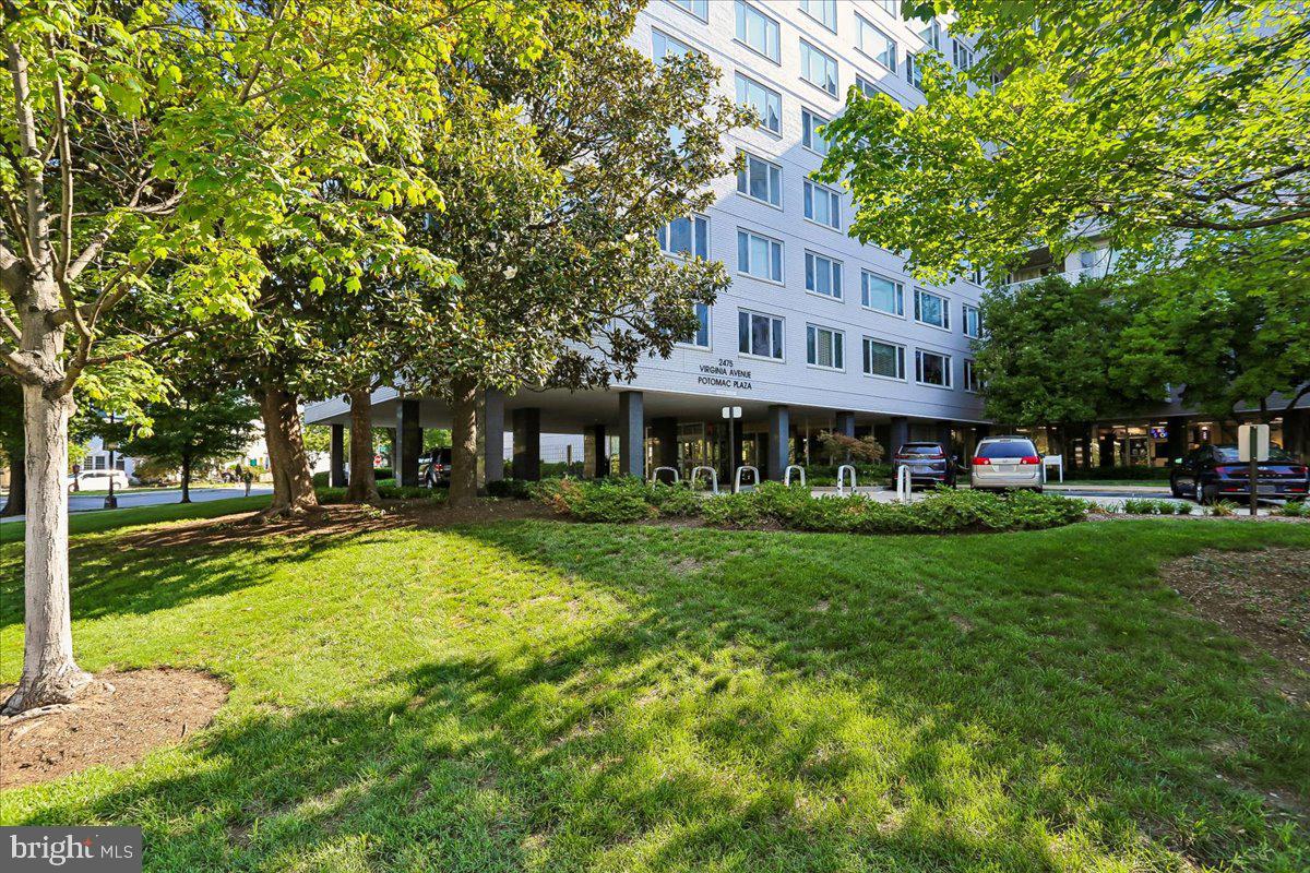 2475 VIRGINIA NW #220 Property Photo 1