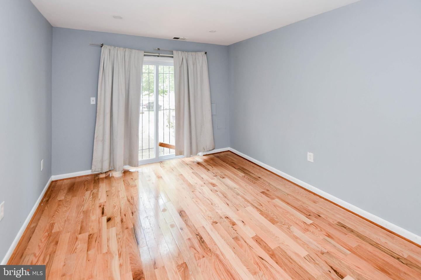 1704 Ne Montana Ave Ne Property Photo 6