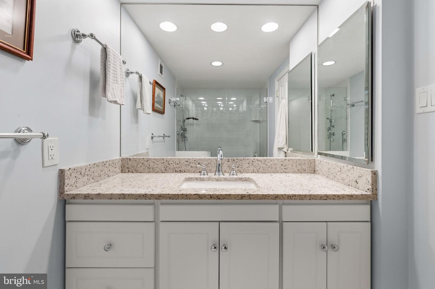 700 New Hampshire Ave Nw #1018 Property Photo 24