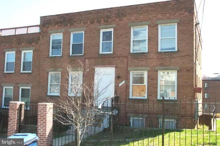 28 GALVESTON PL SW #B Property Photo 1