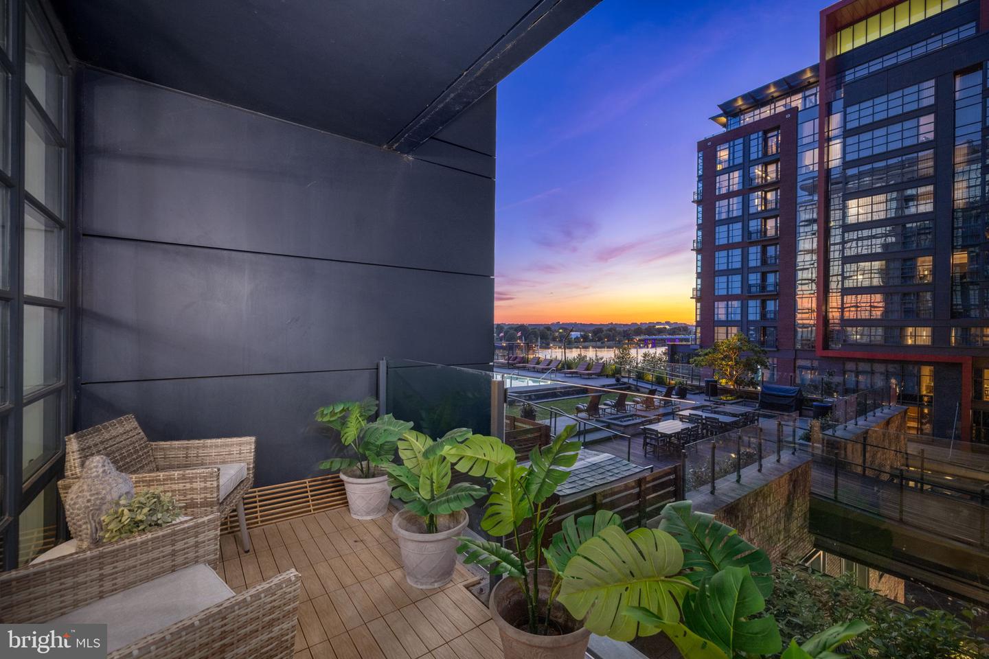 45 Sutton Sq Sw #406 Property Photo 1