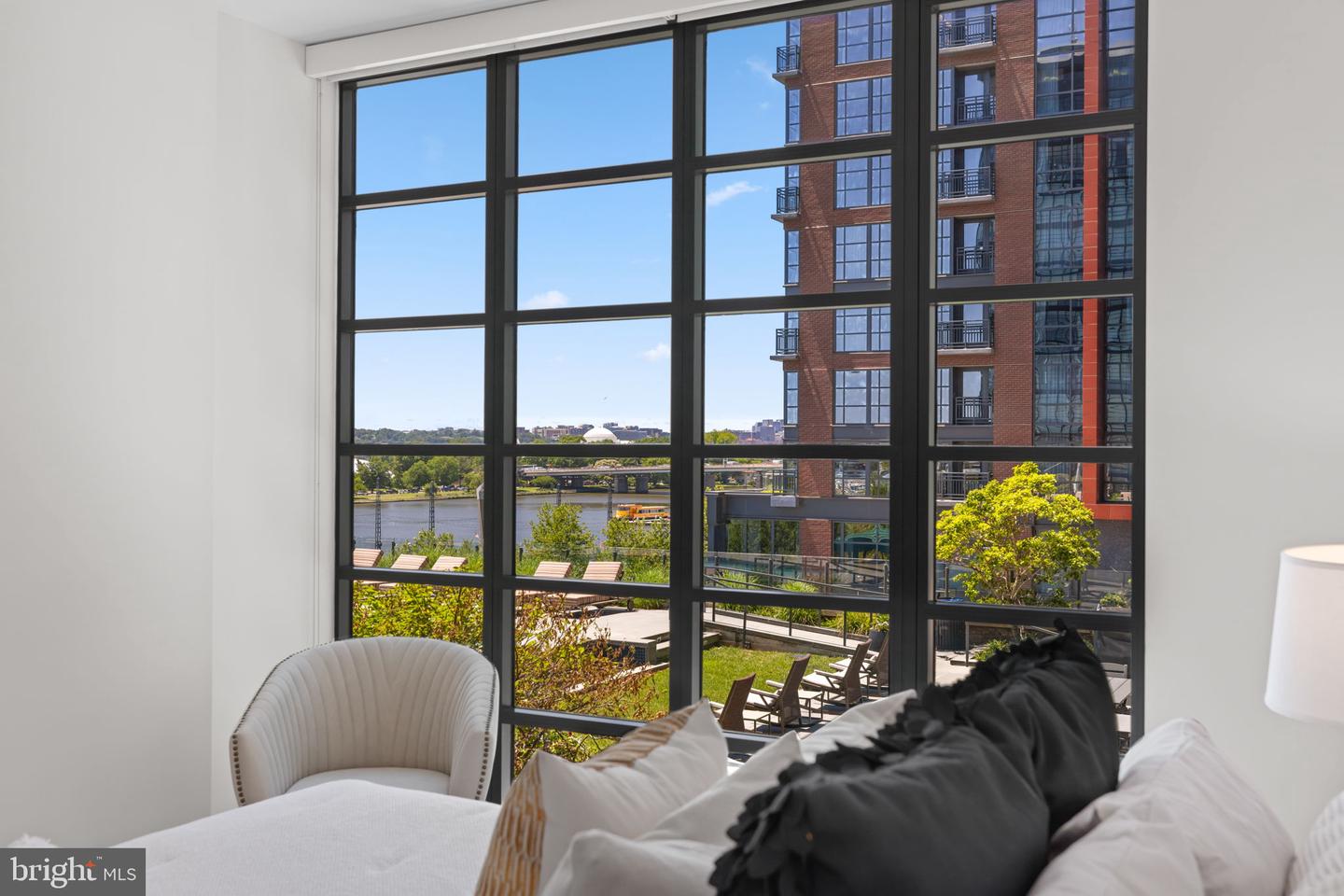 45 Sutton Sq Sw #406 Property Photo 11