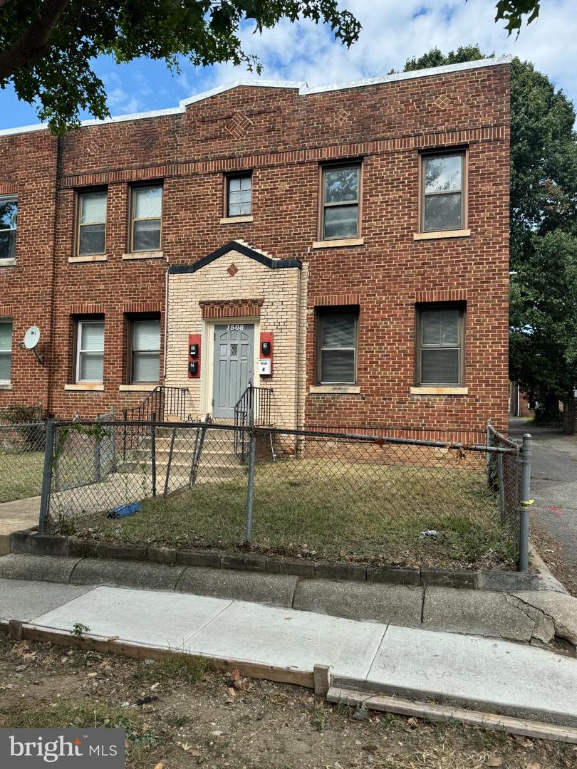 1508 NEAL ST NE Property Photo 1