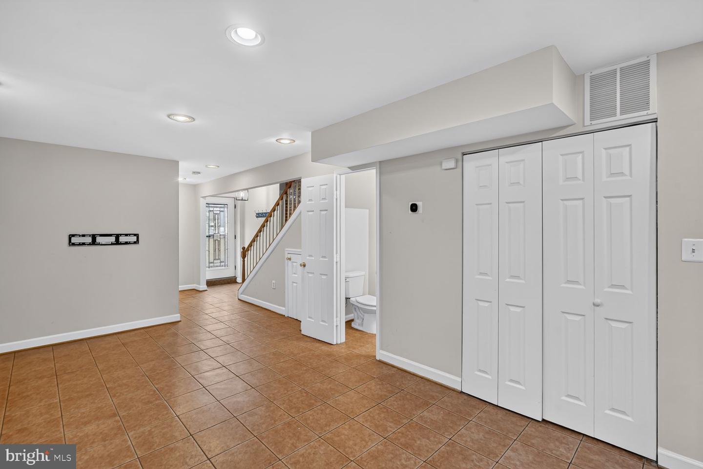 541 Florida Ave Nw #b Property Photo 8