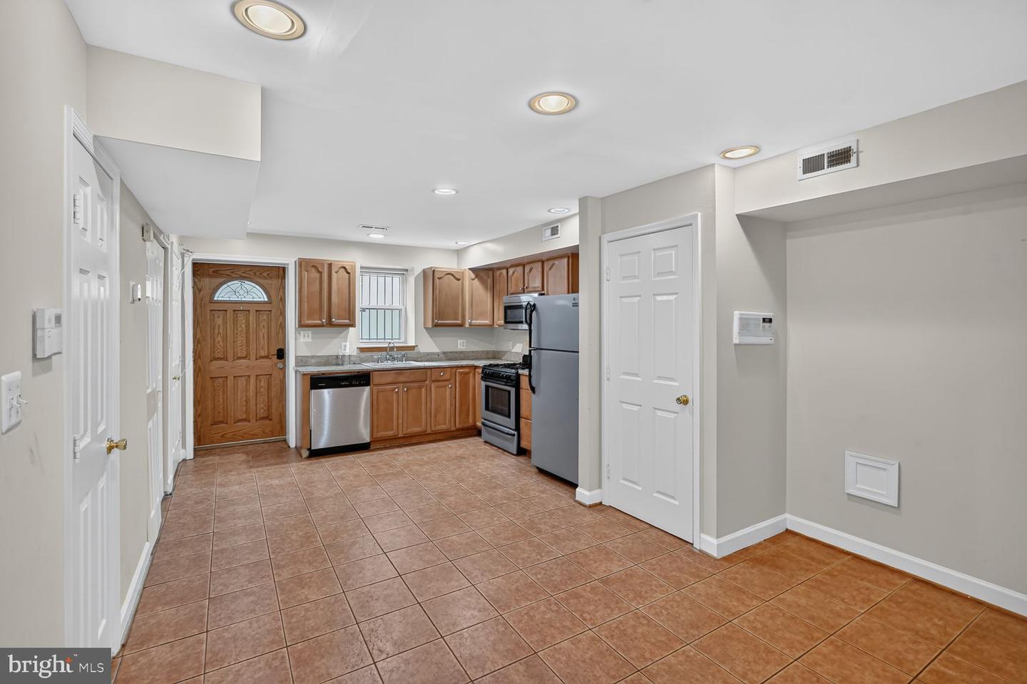 541 Florida Ave Nw #b Property Photo 9
