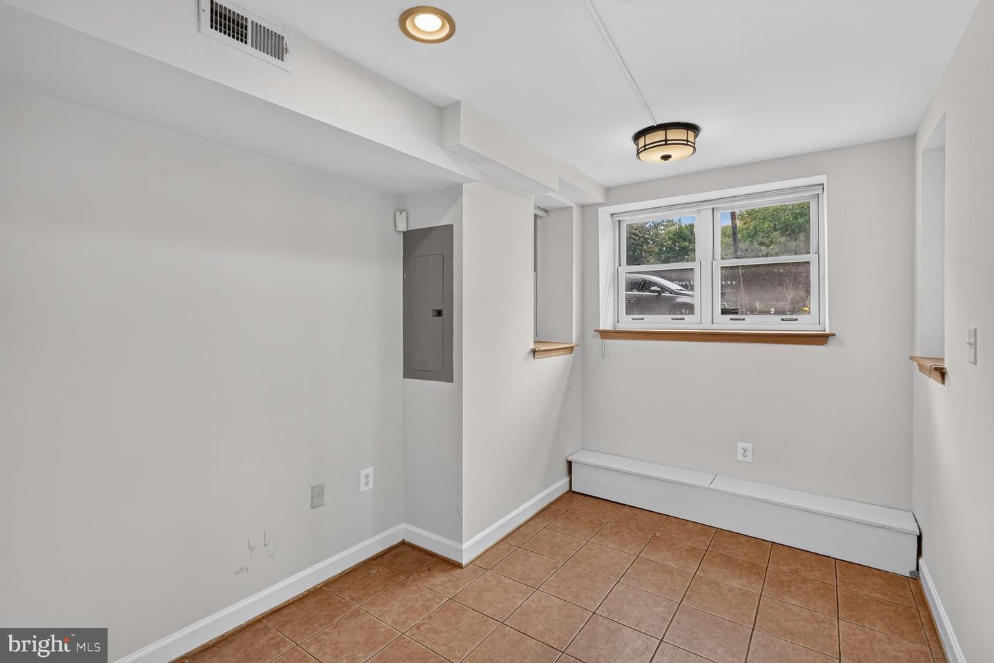 541 Florida Ave Nw #b Property Photo 11