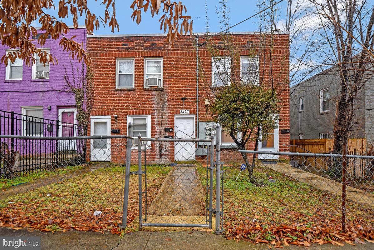 3427 B St Se #4 Property Photo 2