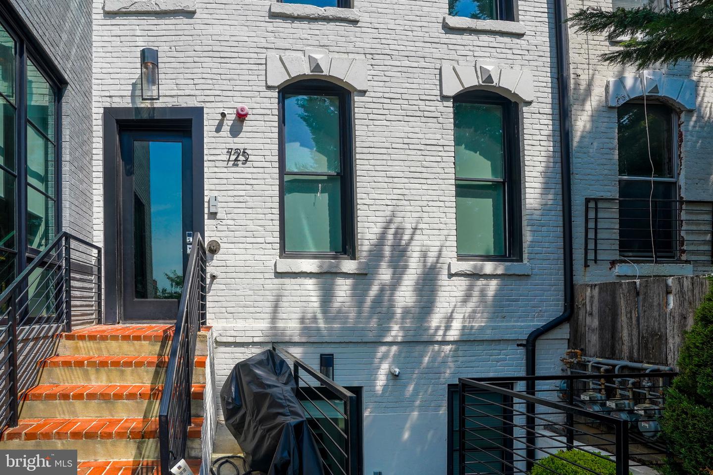 725 EUCLID ST NW #2 Property Photo 1