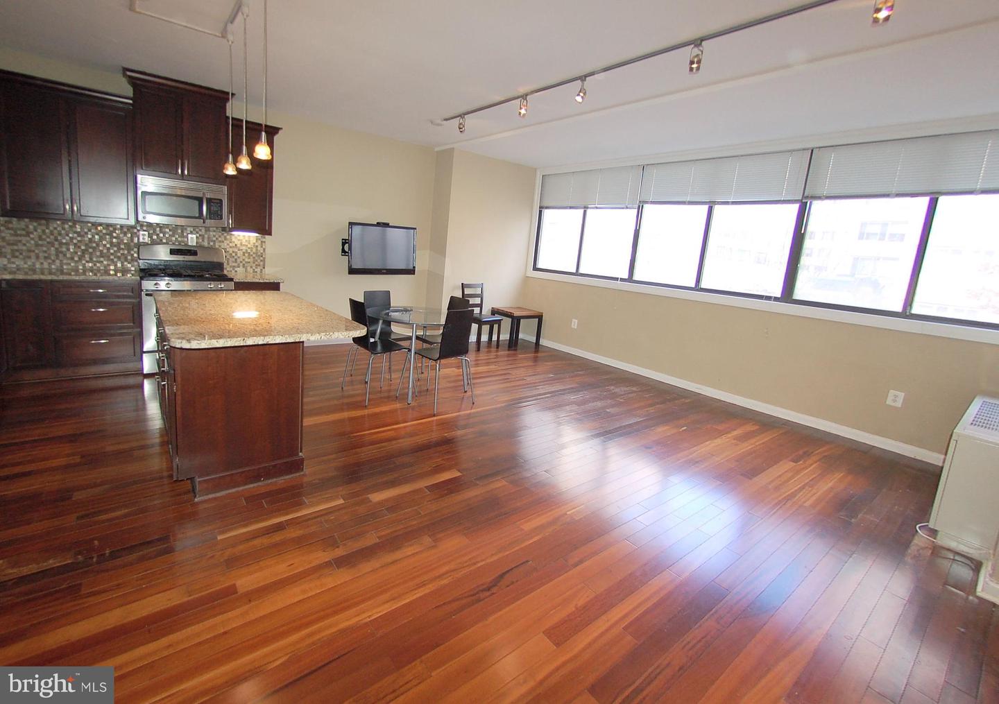 522 21st St Nw #208 Property Photo 6