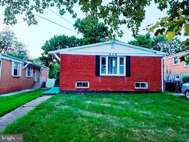 916 HILLTOP TER SE Property Photo 1