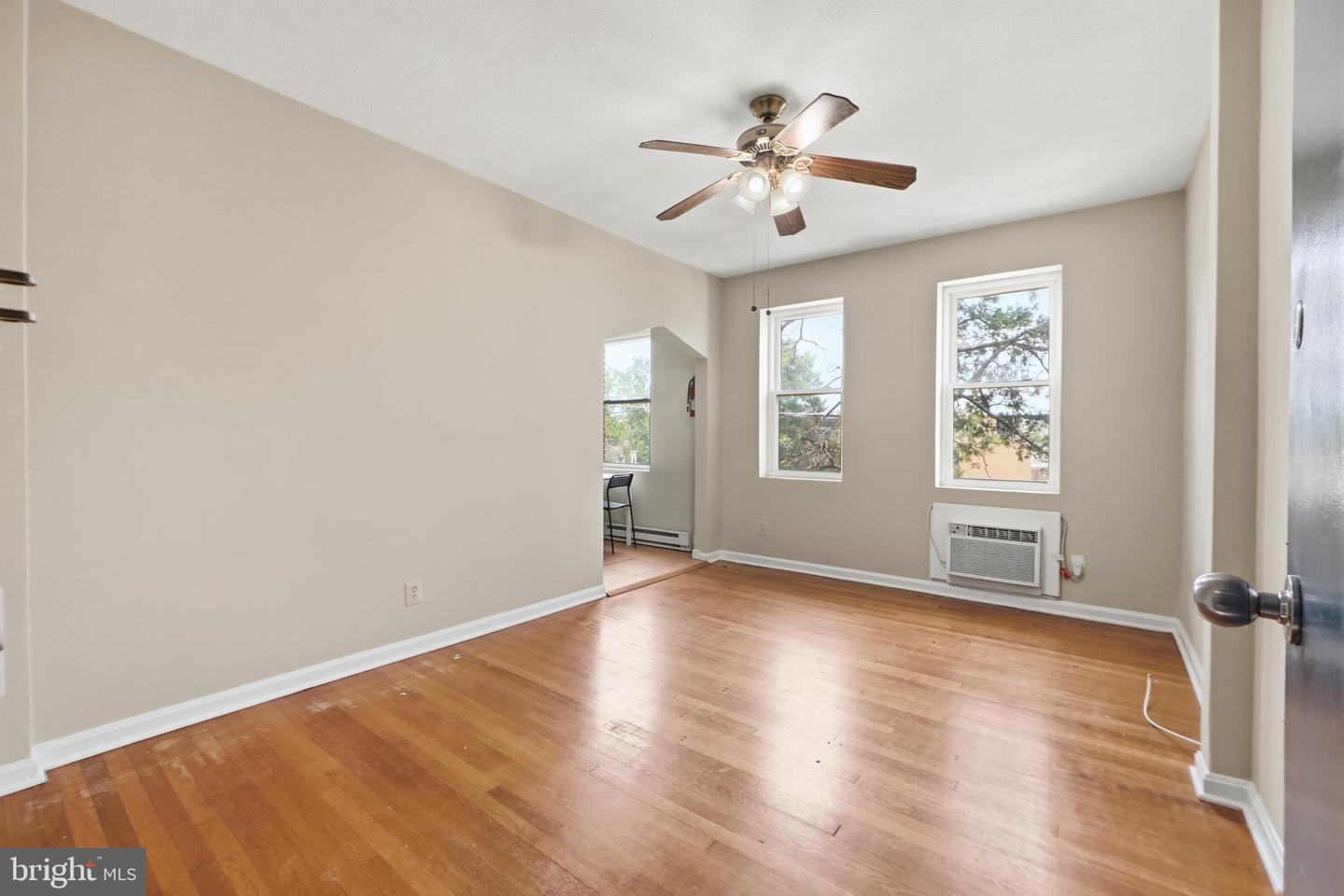 3725 12th St Ne #201 Property Photo 6
