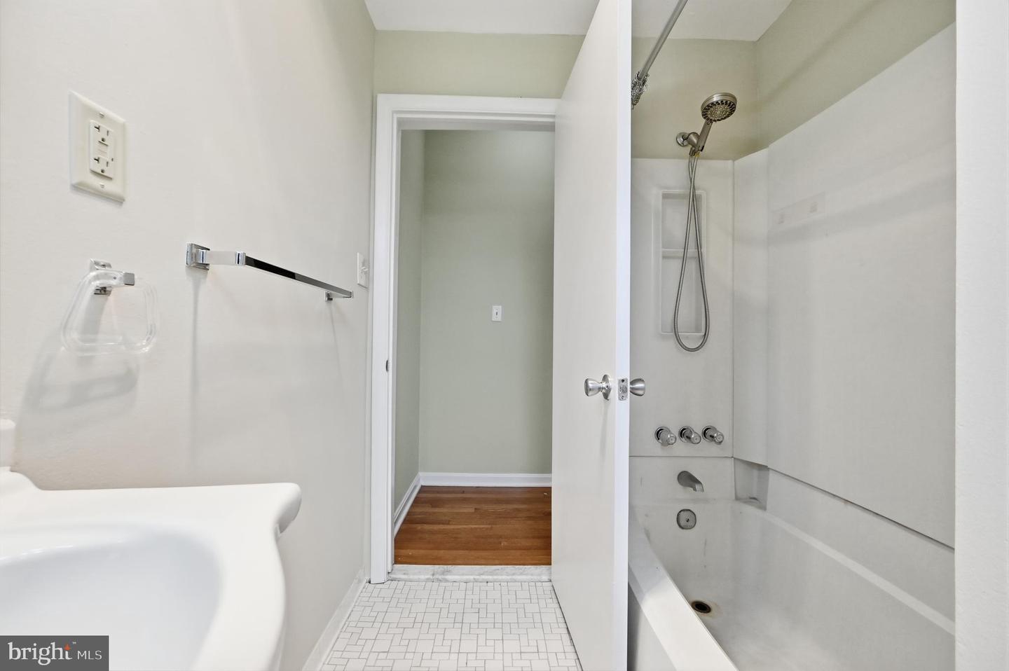 3725 12th St Ne #201 Property Photo 17
