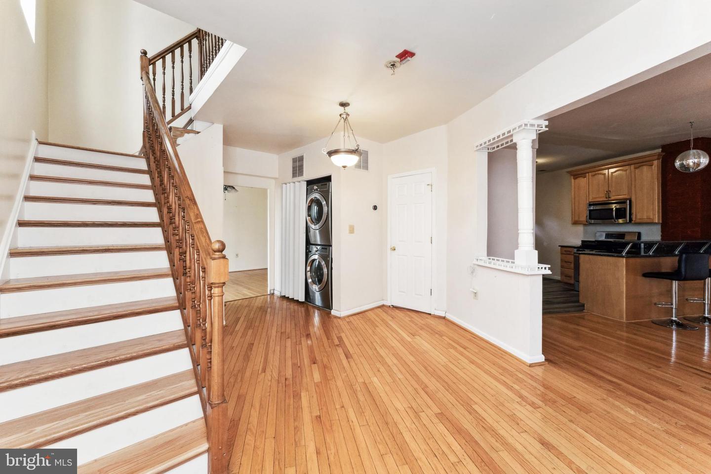 725 Florida Ave Ne Property Photo 3