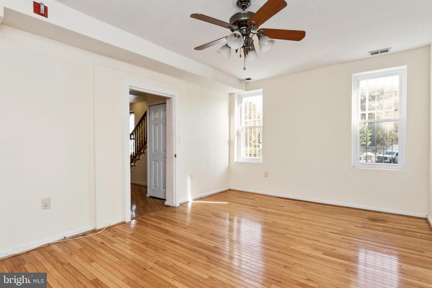 725 Florida Ave Ne Property Photo 5