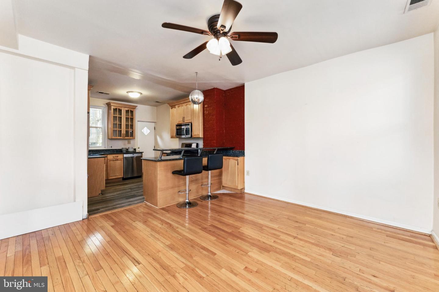 725 Florida Ave Ne Property Photo 8