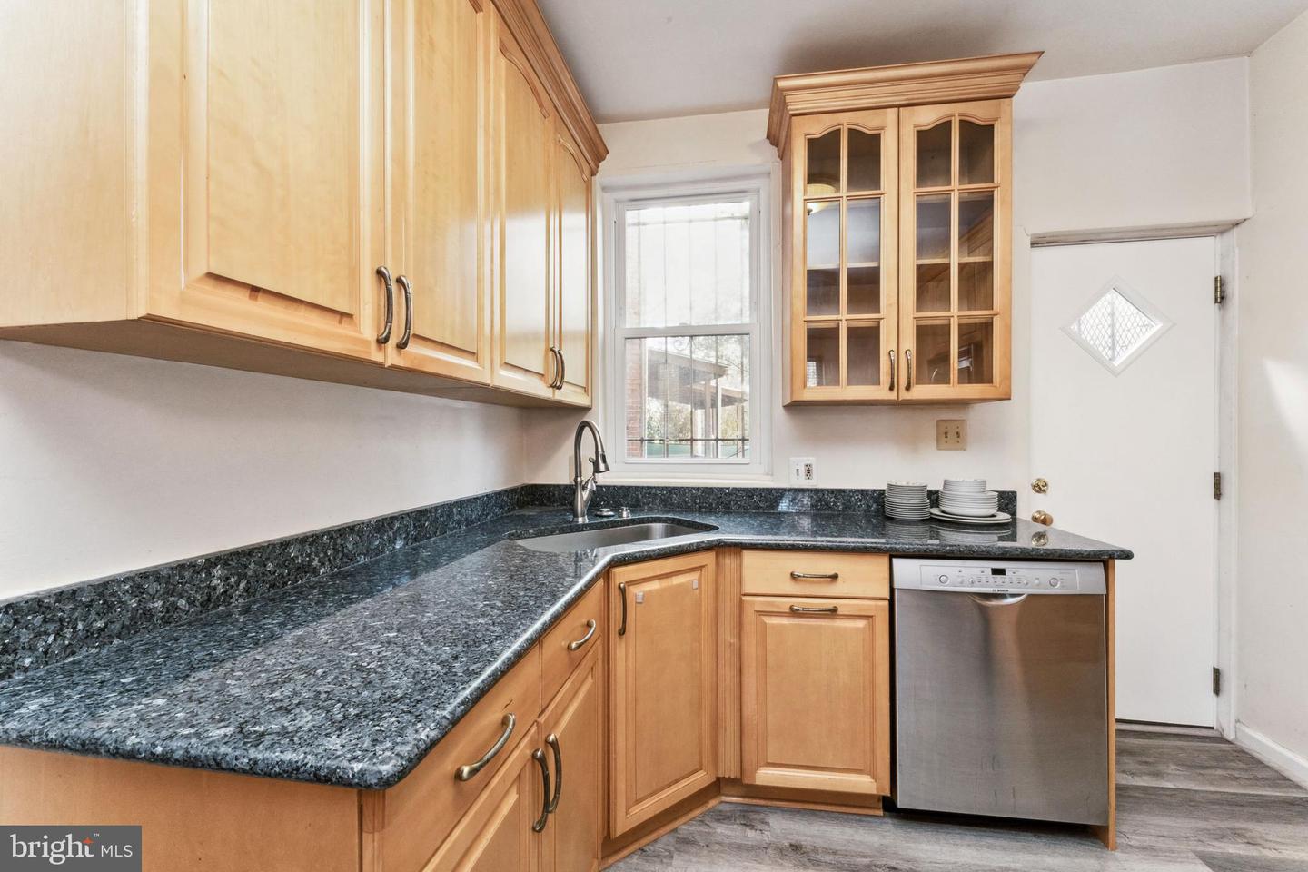 725 Florida Ave Ne Property Photo 12