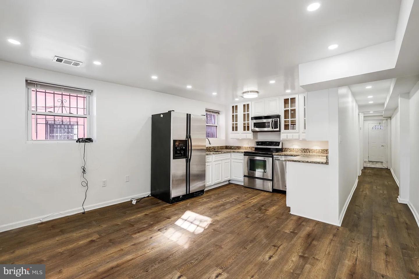 1377 Quincy St Nw Property Photo 3