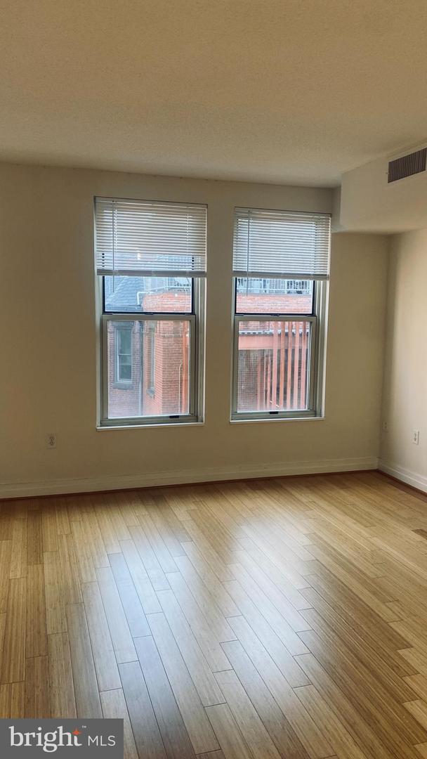 915 Nw E St Nw #1004 Property Photo 8
