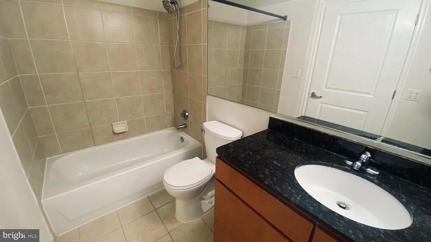 915 Nw E St Nw #1004 Property Photo 23