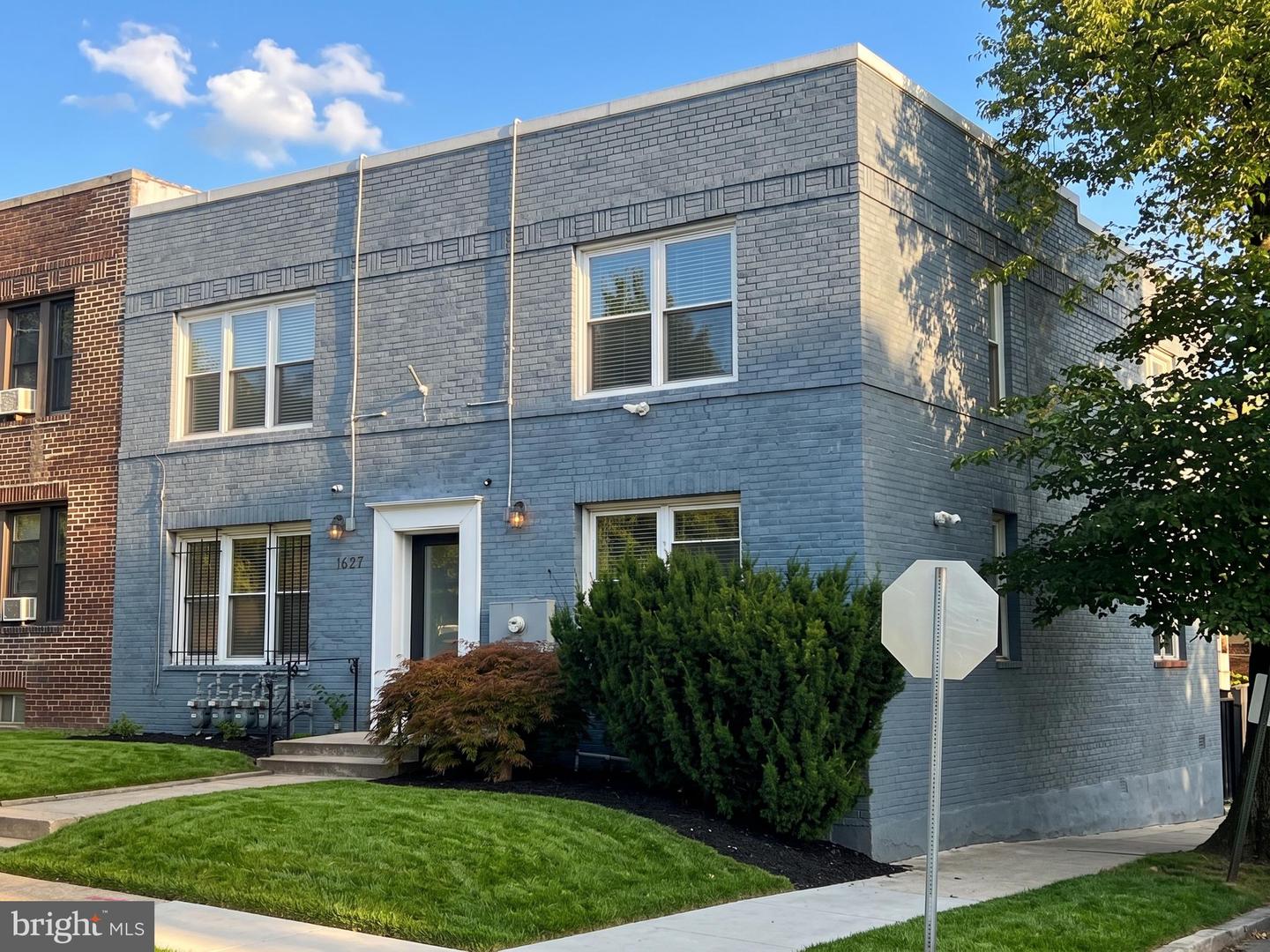 1627 Holbrook St Ne #3 Property Photo 1