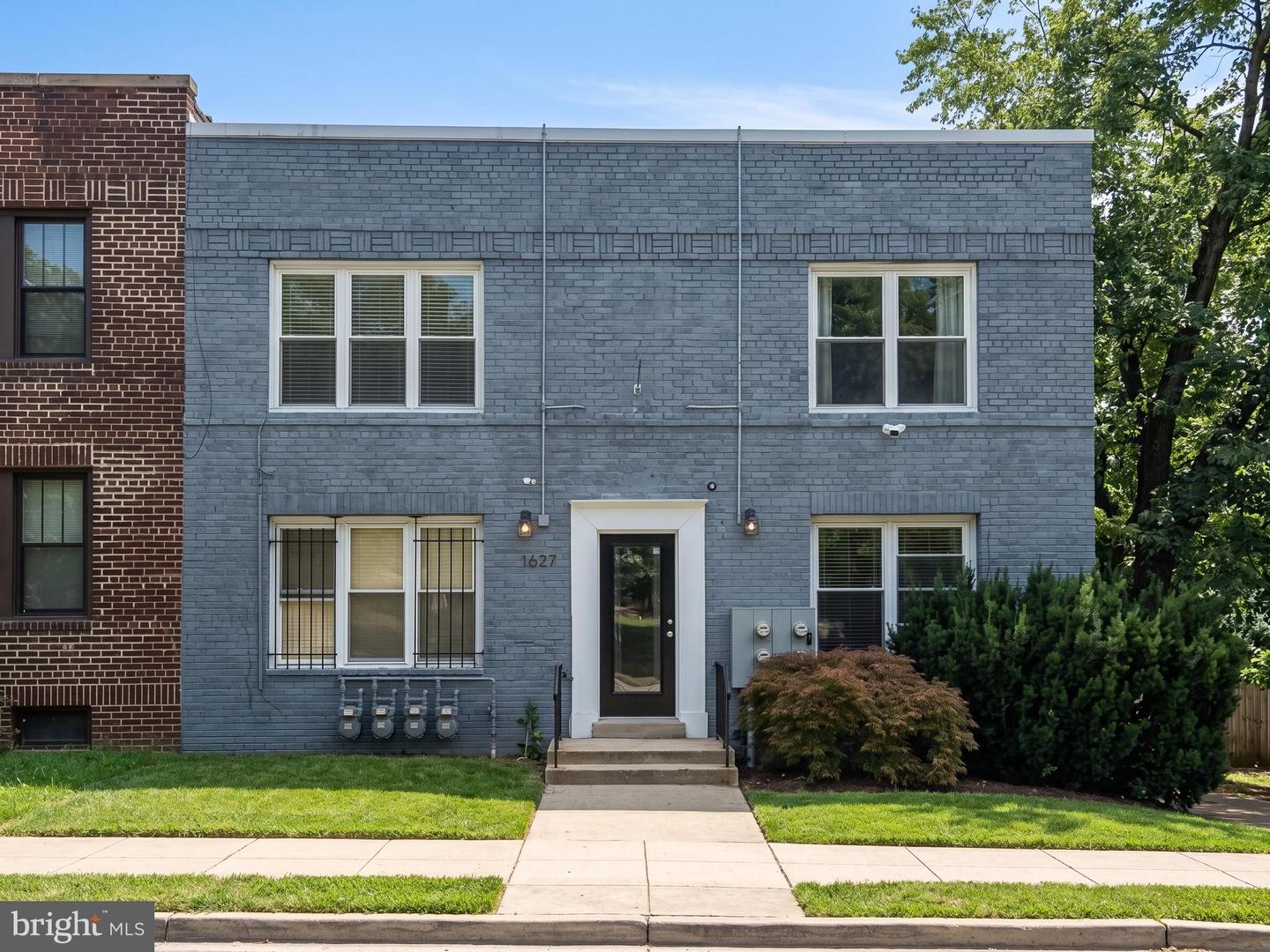 1627 Holbrook St Ne #3 Property Photo 2