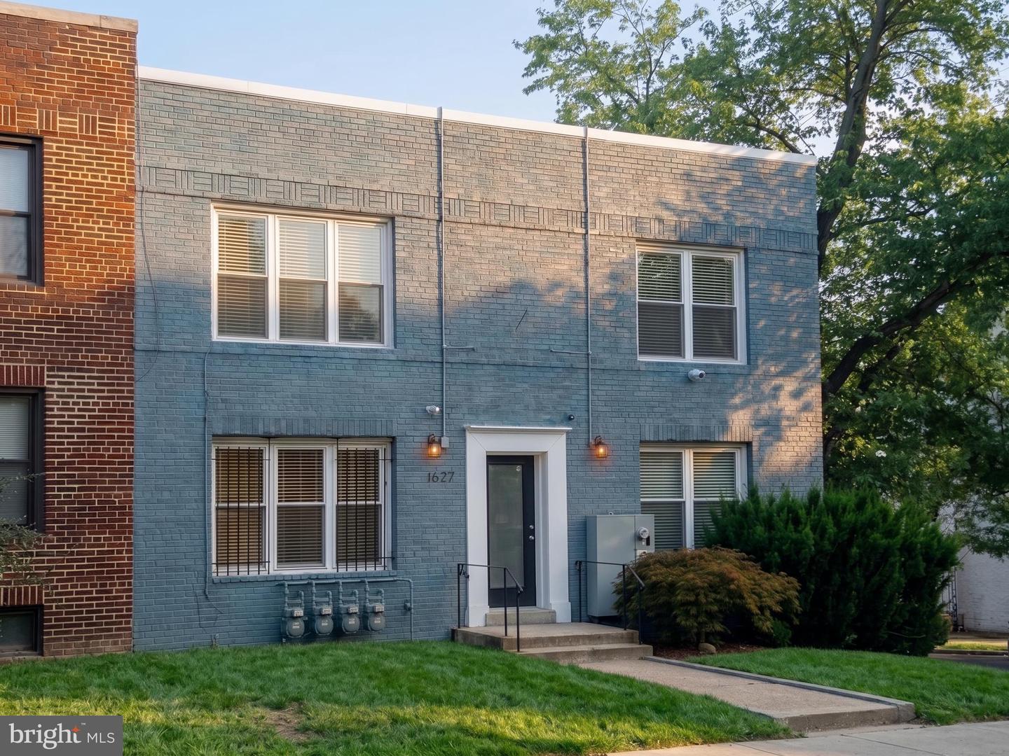 1627 Holbrook St Ne #3 Property Photo 3