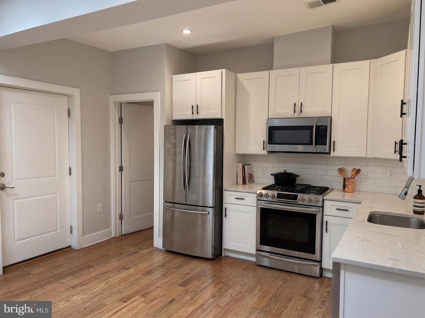 1627 Holbrook St Ne #3 Property Photo 6