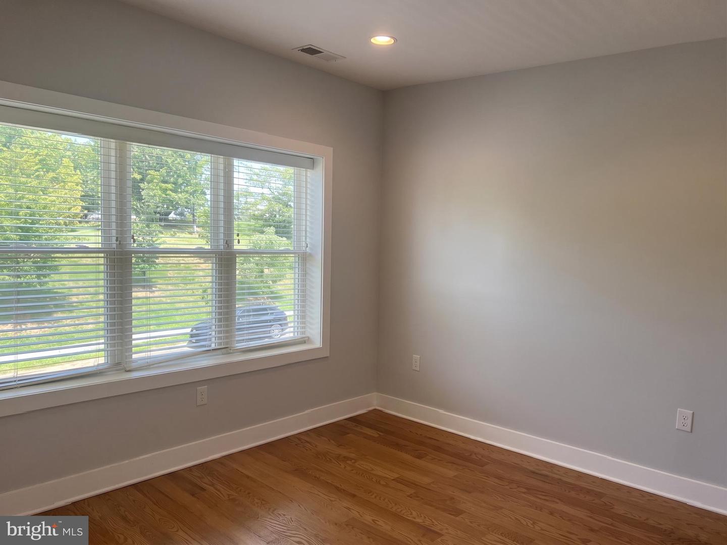 1627 Holbrook St Ne #3 Property Photo 10