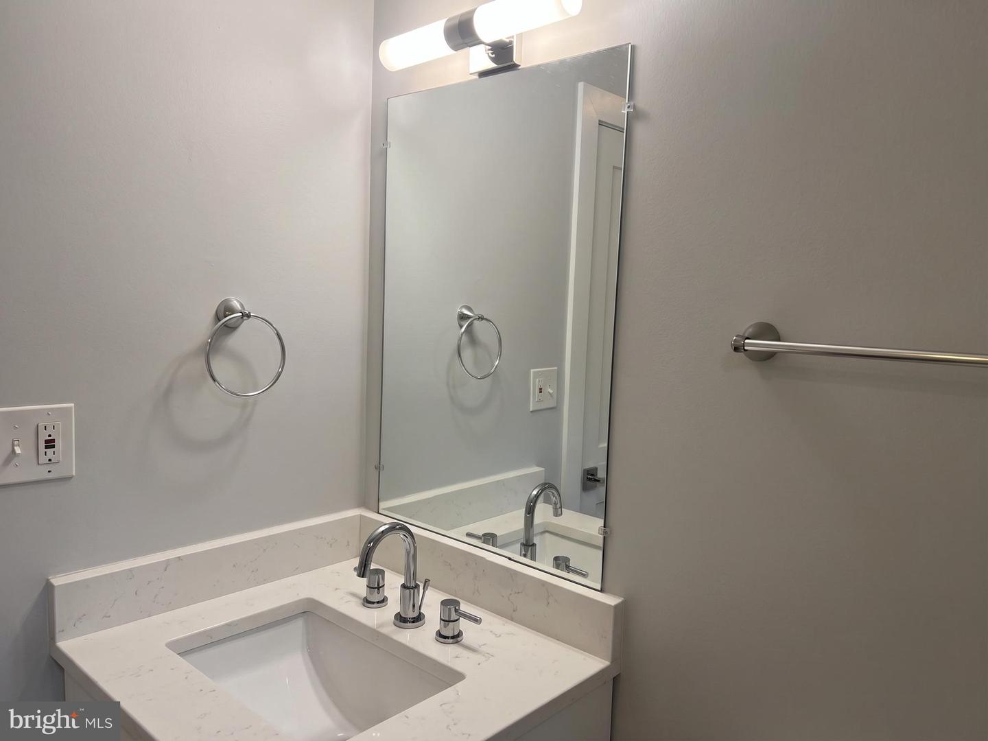 1627 Holbrook St Ne #3 Property Photo 17