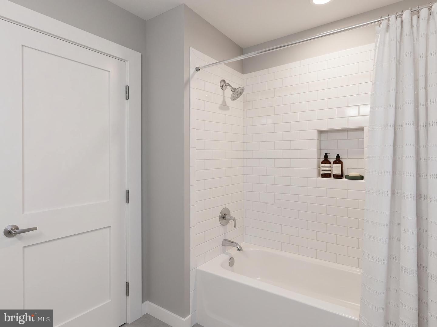 1627 Holbrook St Ne #3 Property Photo 18