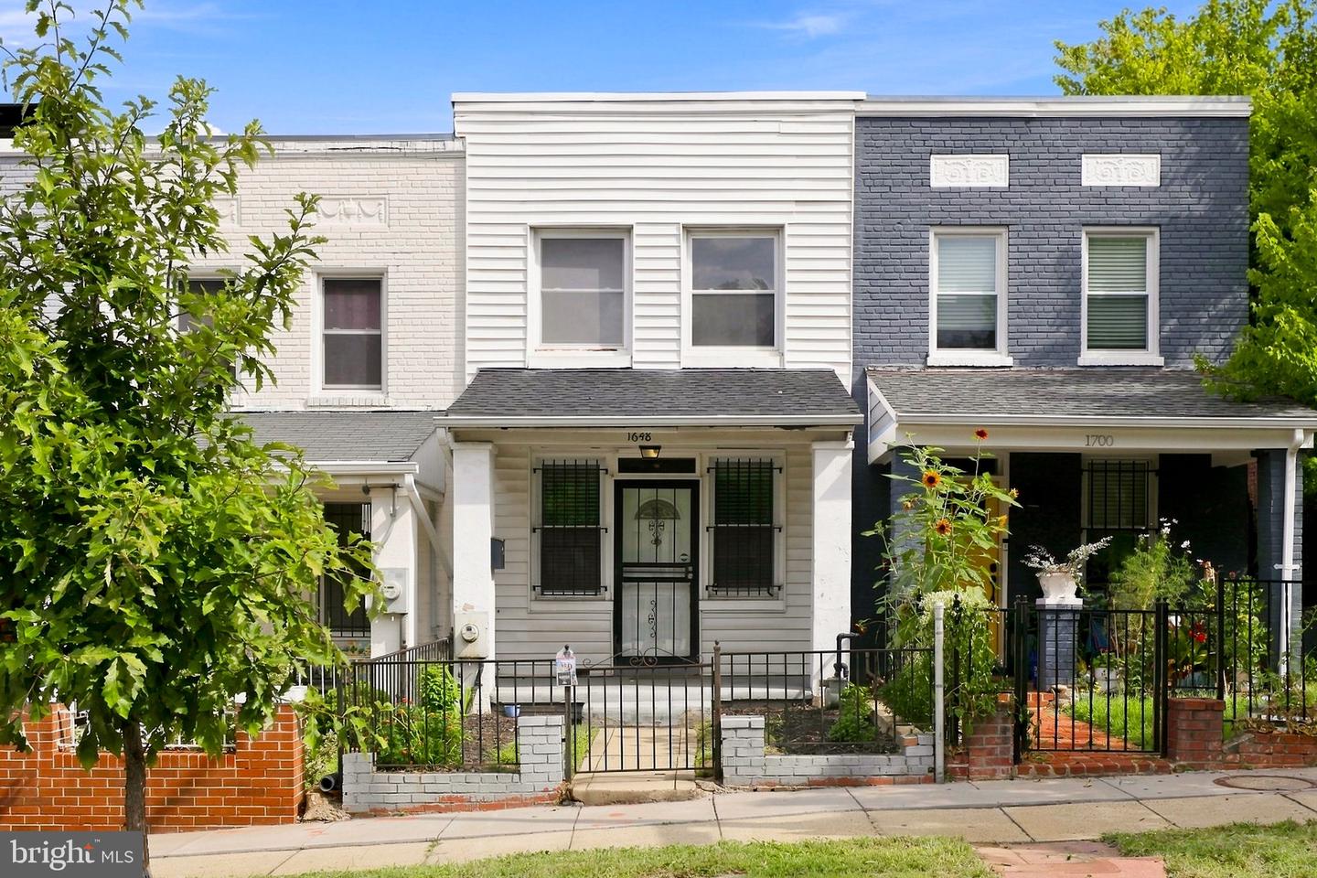 1648 L ST NE Property Photo 1
