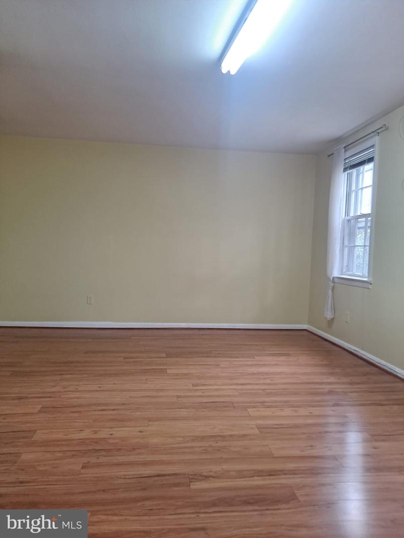 1009 E St Se Property Photo 7