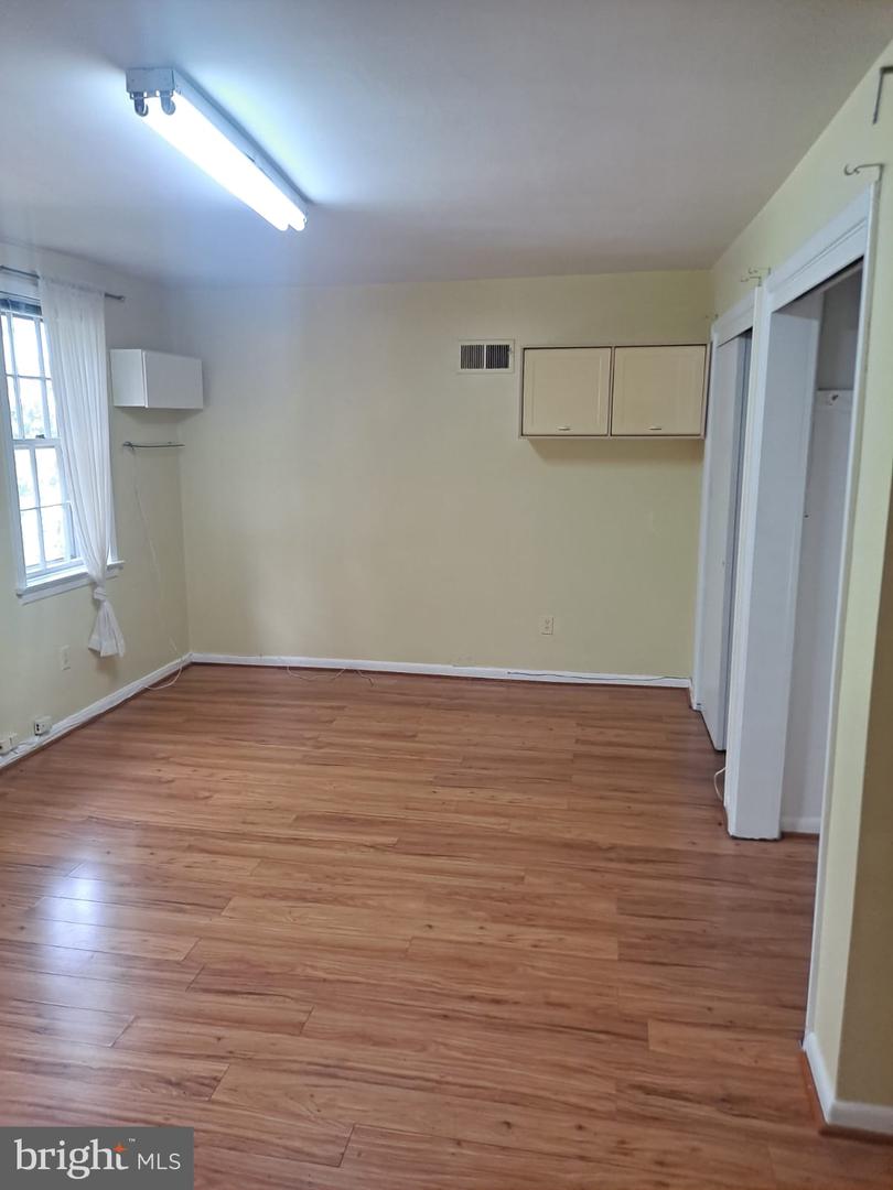 1009 E St Se Property Photo 9