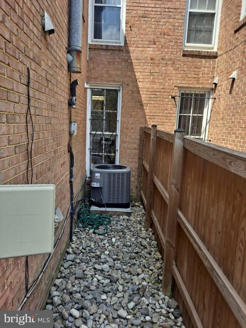 1009 E St Se Property Photo 14