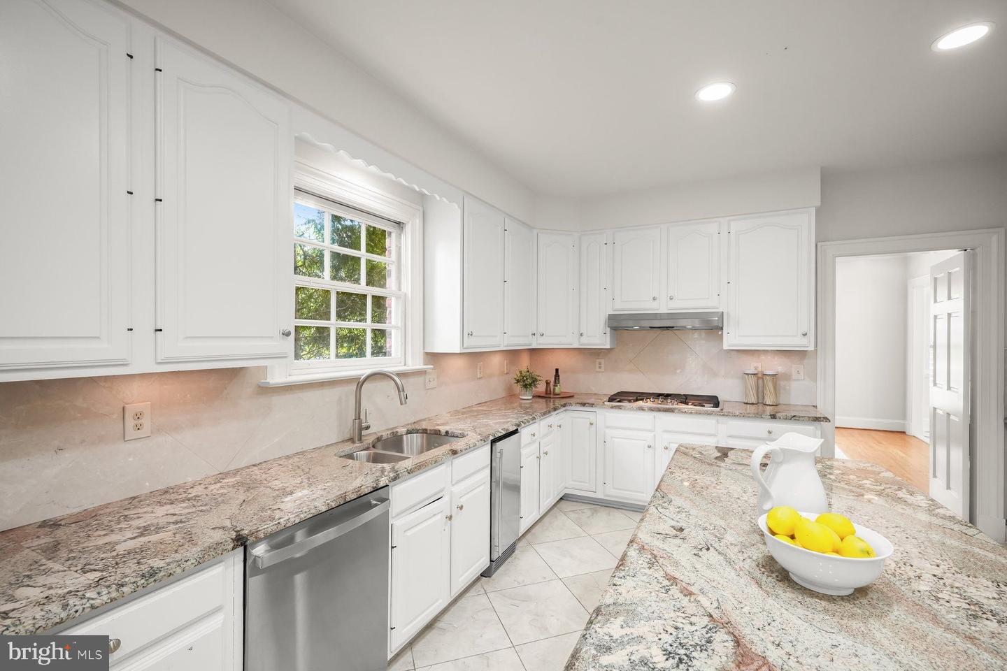 1620 Foxhall Rd Nw Property Photo 10