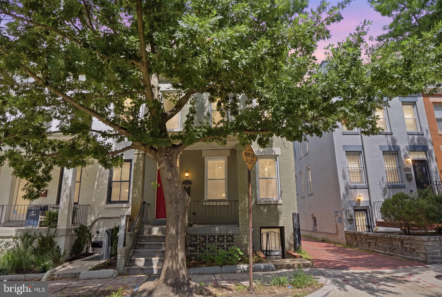 601 KENYON ST NW #A Property Photo 1