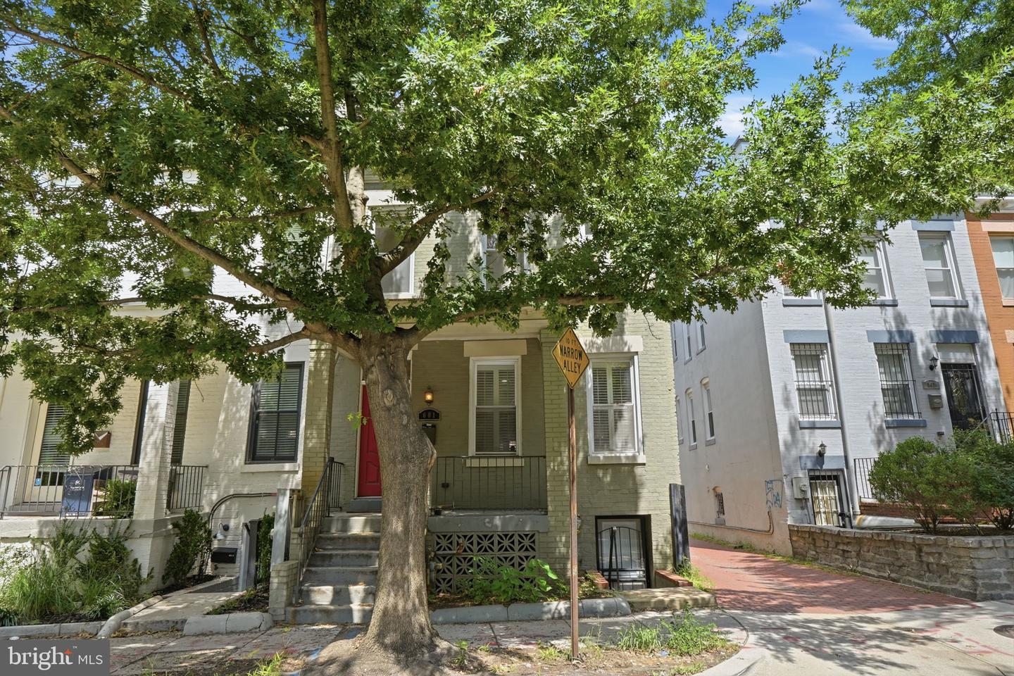 601 Kenyon St Nw #a Property Photo 2