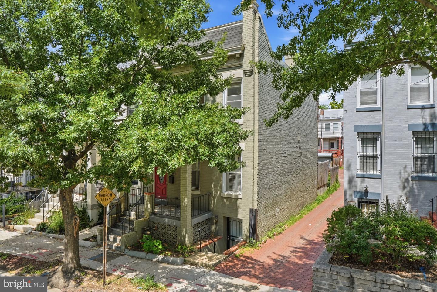 601 Kenyon St Nw #a Property Photo 3